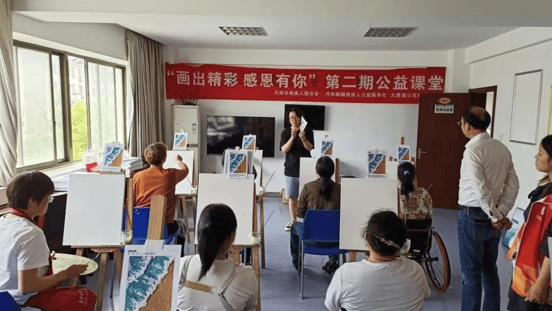 吕文扬绘画大师助力校园美术教师技法公益培训