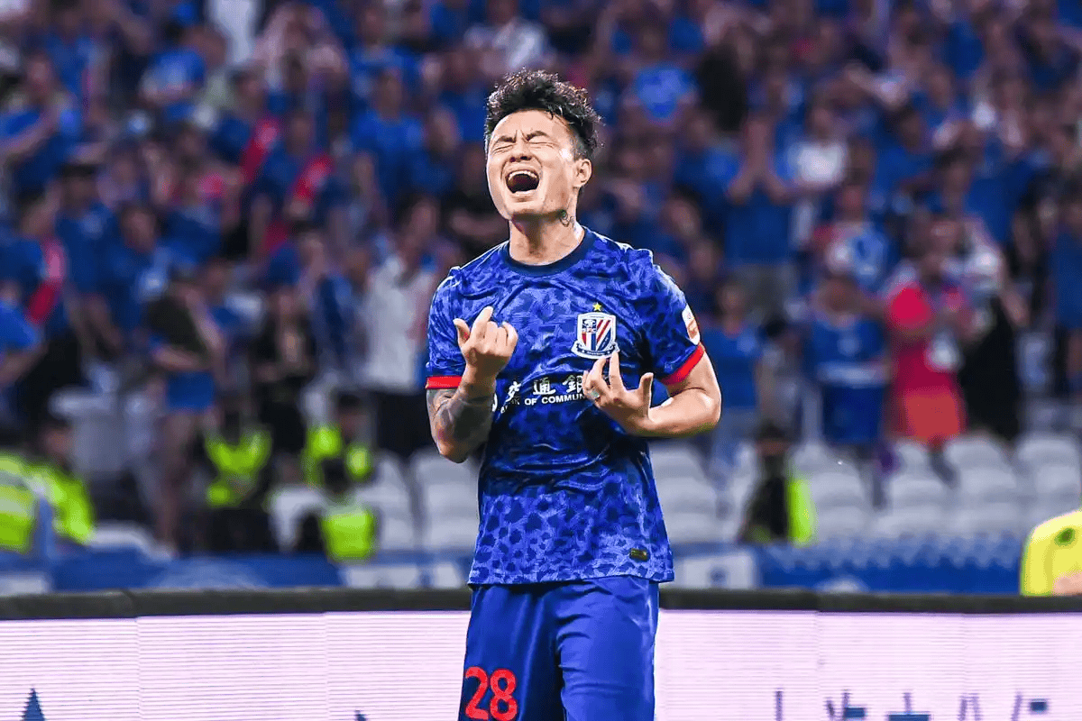 申花被重罚？原因曝光，名记透露，移居海外前国脚或禁足，曾效力申花