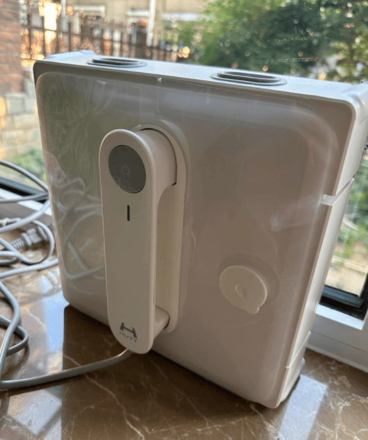 高层擦窗机哪个效果更好？擦玻璃神器哪种好用怎么选？内行人说实话！盯准这4点不花冤枉钱！