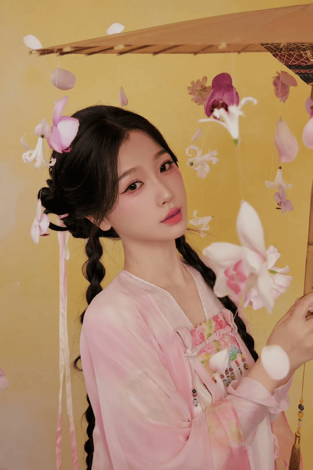 Share | 虞书欣，粉嫩白皙，气质初中，性感写真壁纸