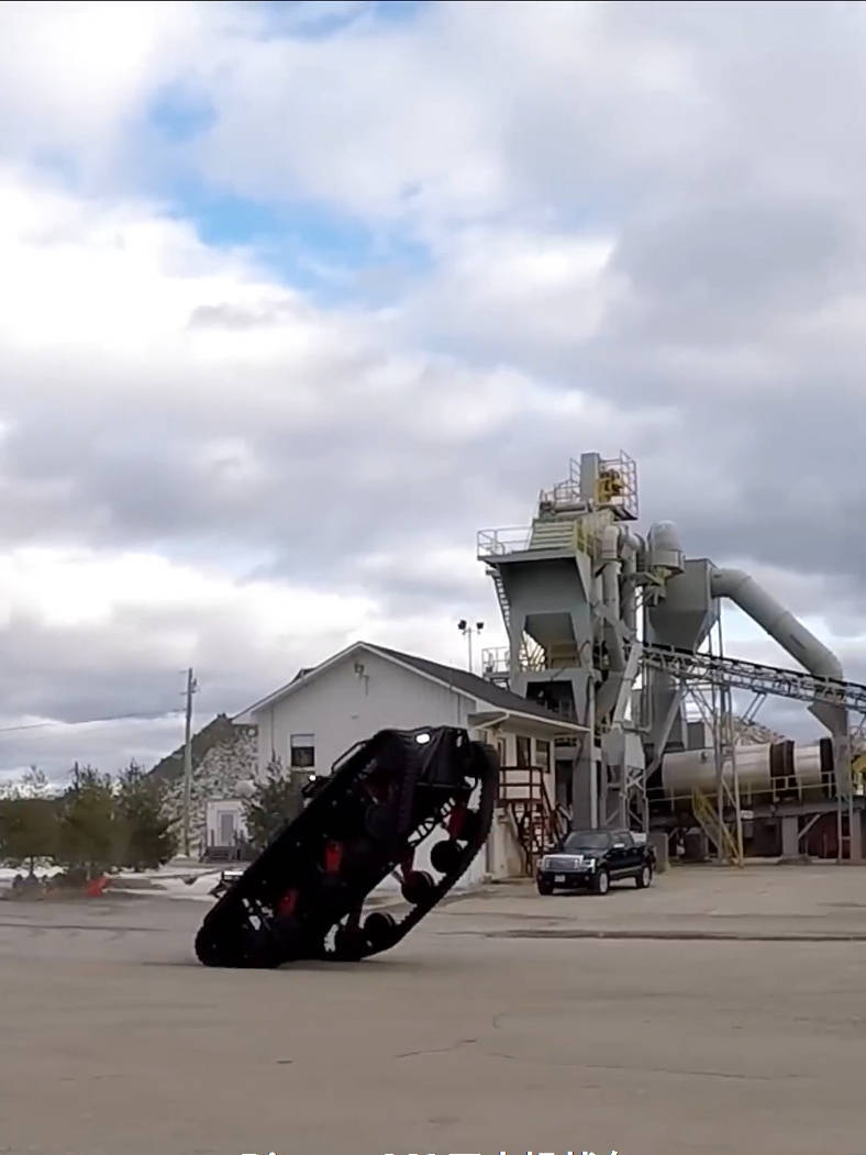 可搭载反坦克导弹和30毫米机炮，Ripsaw M3无人战车。 #军事科技 #武器科普 #大国重器