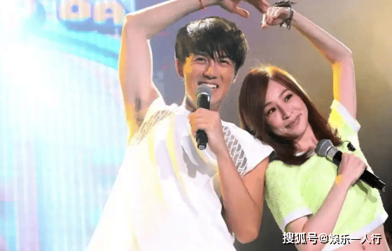 原创            王心凌与吴克群被拍深夜同返住所彻夜未离，最新回应，二十年好友关系引猜测