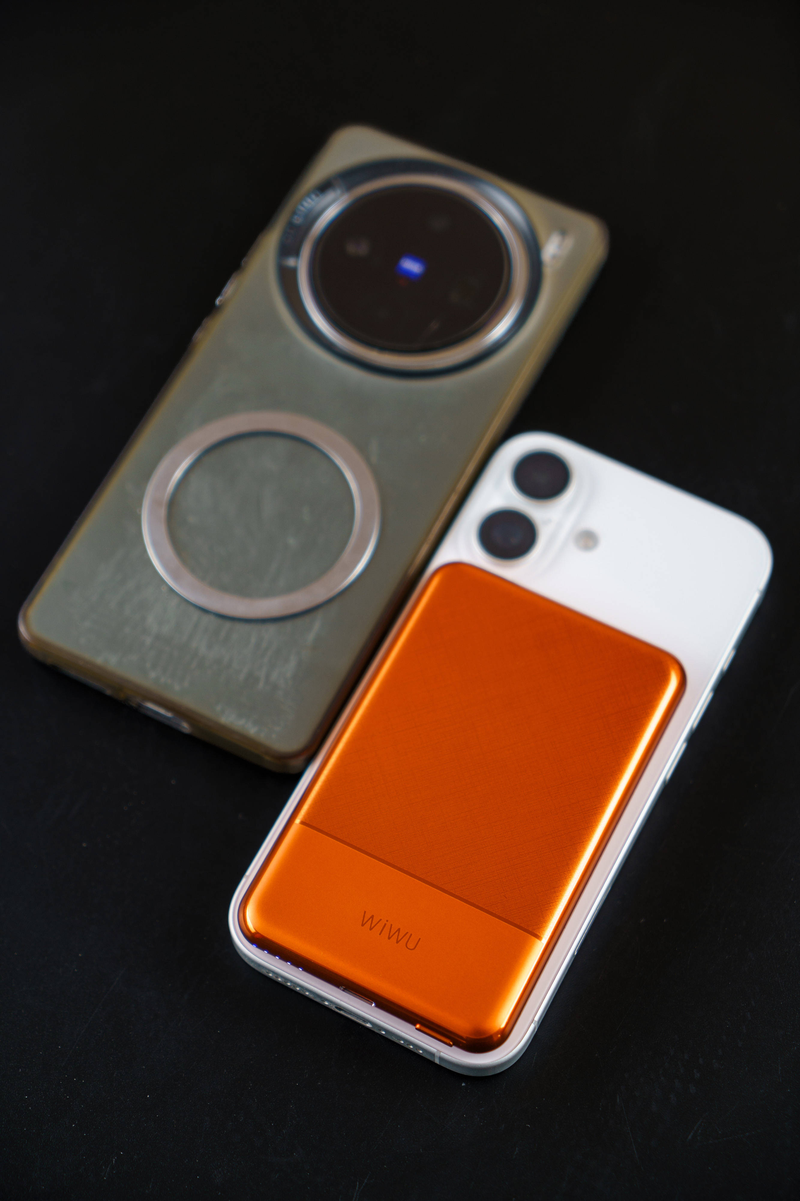 高颜值充电宝又多个选择-唯吾WIWU超薄MagSafe磁吸充电宝体验分享