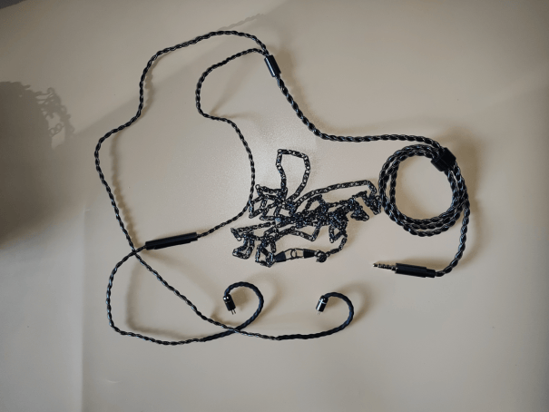 百元HiFi的越级惊喜：西圣入耳式HiFi耳机深度评测