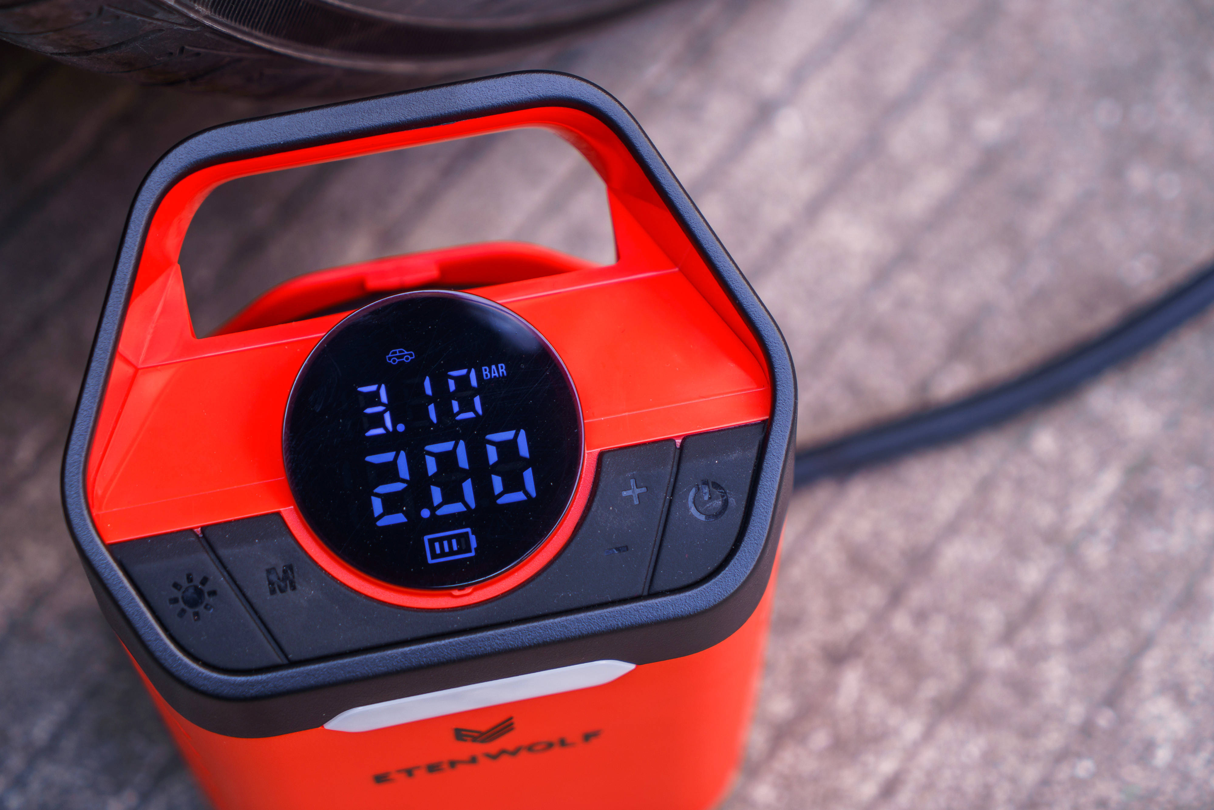 有线的性能、无线的便携！这款“既要又要”的毅狼V3旋风车载充气泵了解一下