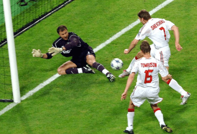 星空揭秘欧冠决赛背后：米兰在伊斯坦布尔的辉煌与失落