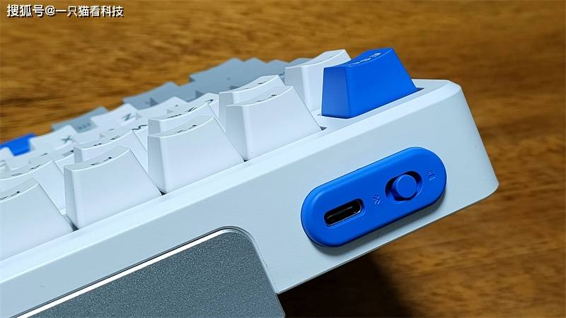 电竞双雄:雷柏VT9 MAX轻量化鼠标与V700DIY-98客制化键盘