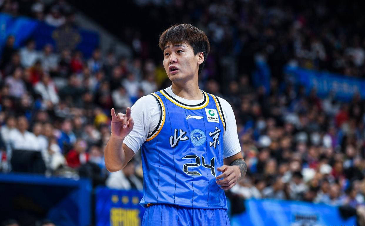 CBA球员赵睿因涉歧视新疆球迷言论被重罚，停赛3场并罚款5万元