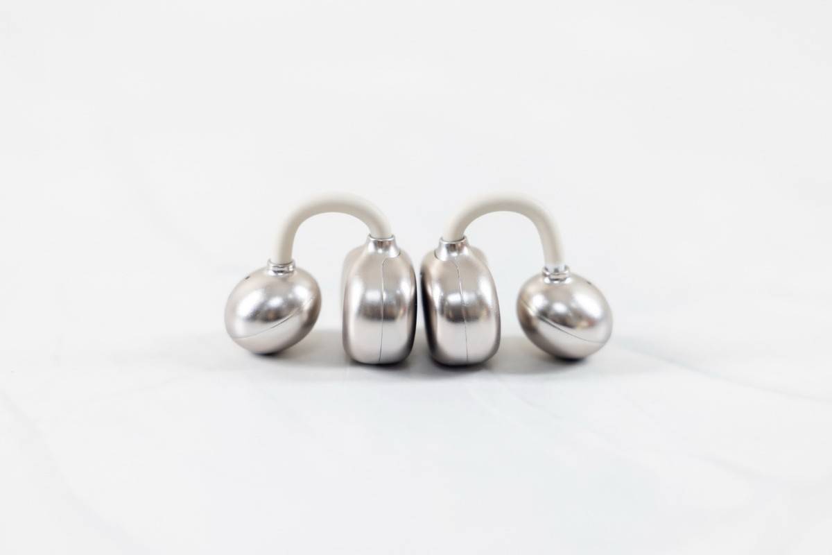 自带妙控屏,音质出色,无感佩戴,当贝Air 1耳夹式AI蓝牙耳机体验