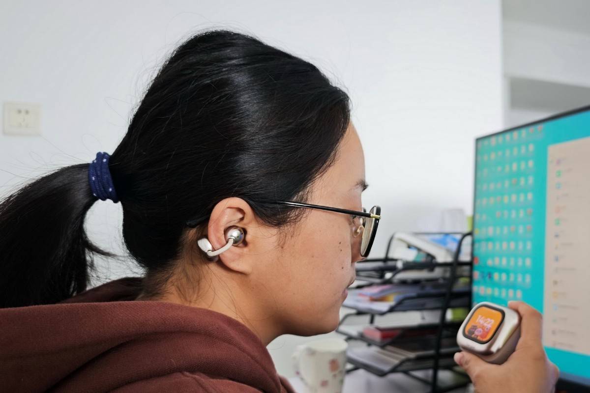 自带妙控屏,音质出色,无感佩戴,当贝Air 1耳夹式AI蓝牙耳机体验