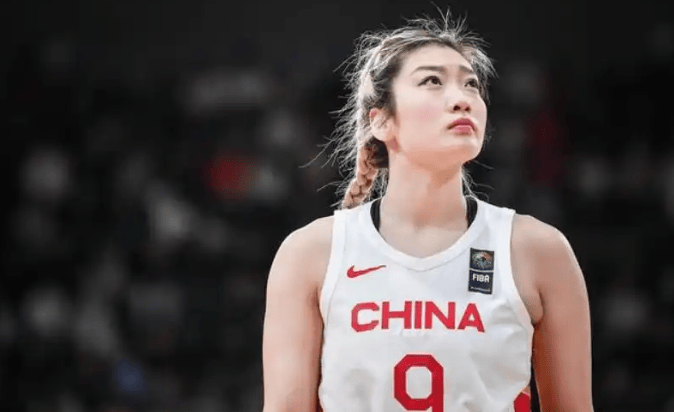退出女篮？李梦新年发声，官宣决定，谁注意她发色，宫鲁鸣看懂了
