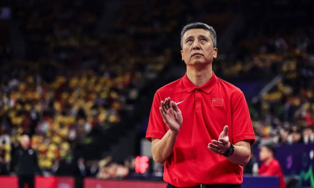 主教练下课！51分先生因伤退出，中国男篮出线在此一举