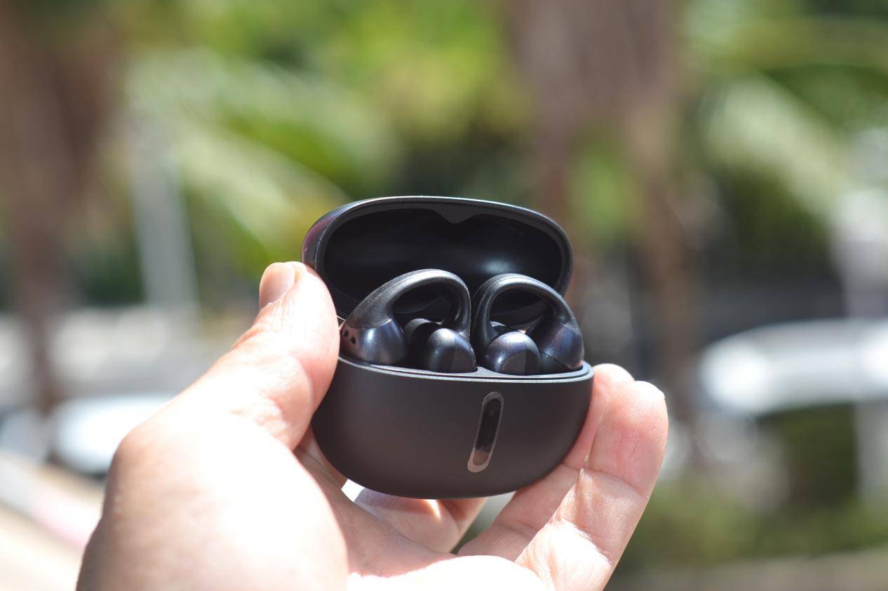 哈趣不仅仅是投影仪,还有自带AI功能的哈趣Ace1耳夹式耳机