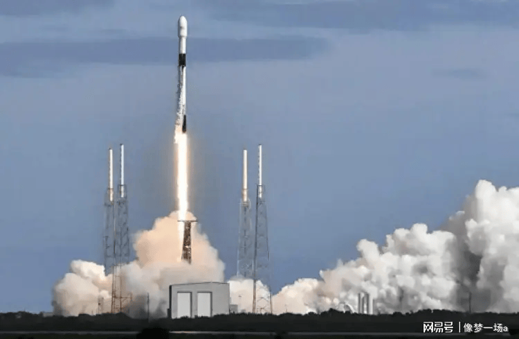 别被马斯克忽悠了！星链撑不起人类通讯，中国通信基建才是底气