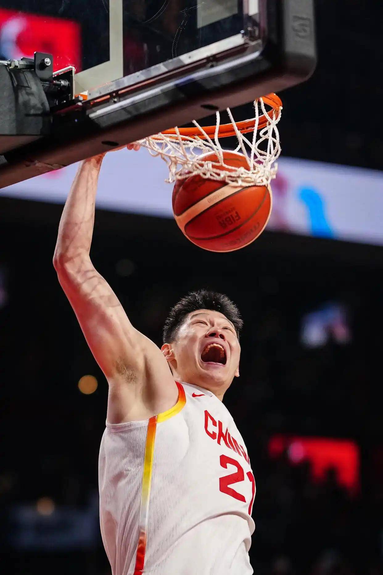 中国男篮客场逆转日本，“儿子娃娃”胡金秋首功