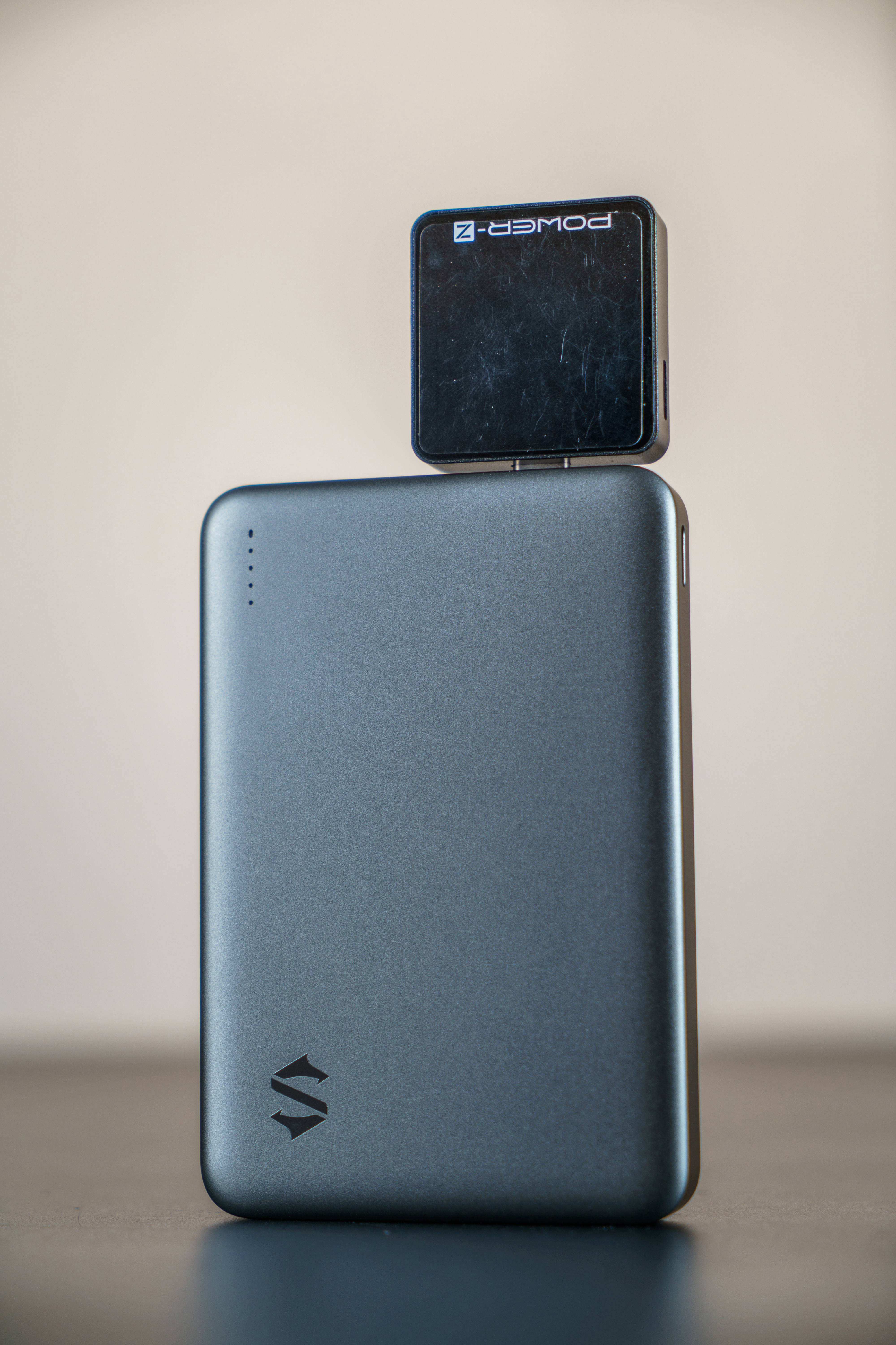 真15W无线快充的黑鲨刀锋3自带线磁吸充电宝体验分享