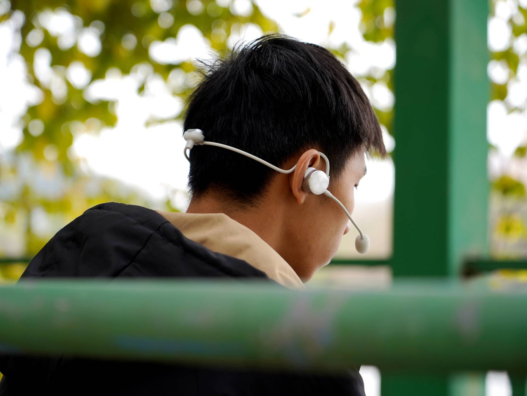 耳挂式智能音箱+可拆卸麦克风？弱水时砂SpeakFeel玩法有点多