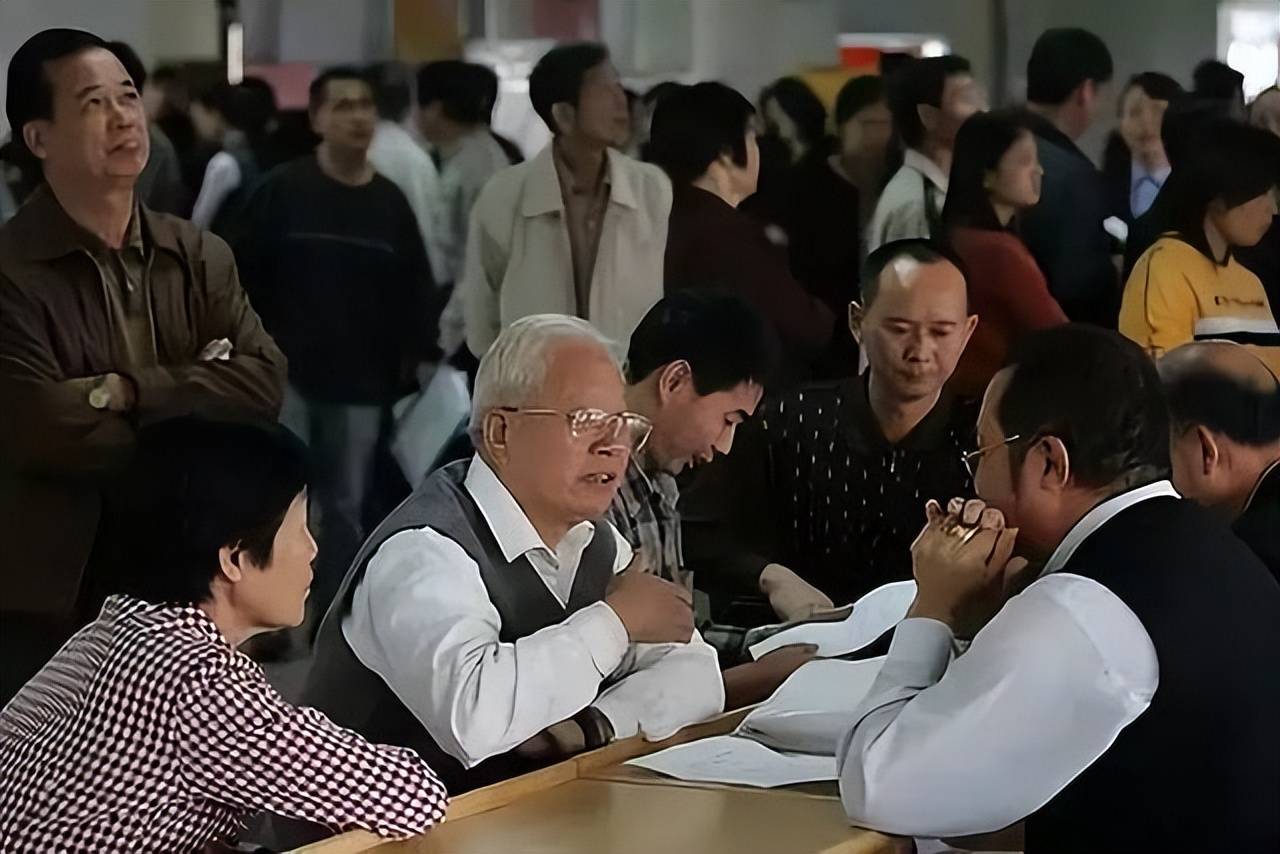 200元养老金难撑体面晚年:白岩松两会发声,直言农民养老金太低-图片11