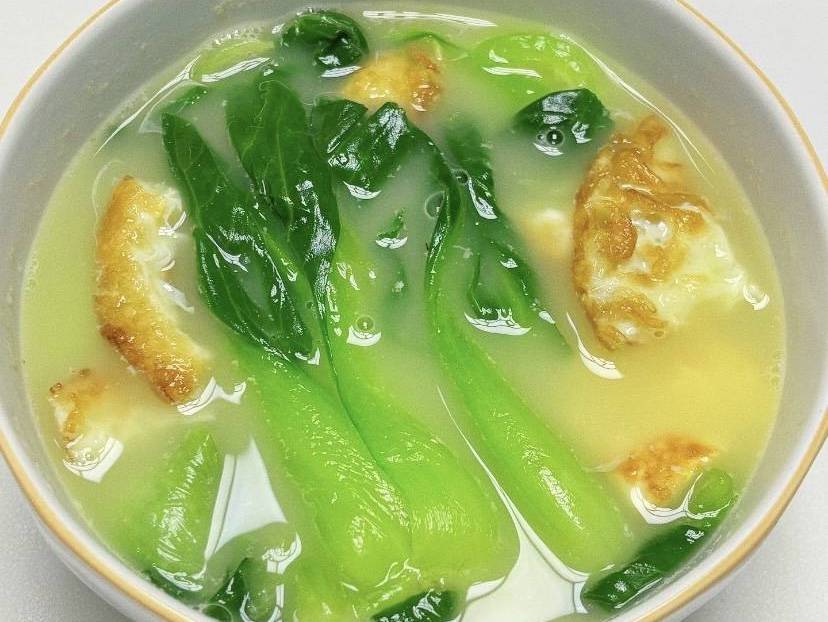 减脂期的神仙汤！青菜煎蛋汤，低卡鲜美，5分钟搞定！_汤品_汤汁_美食
