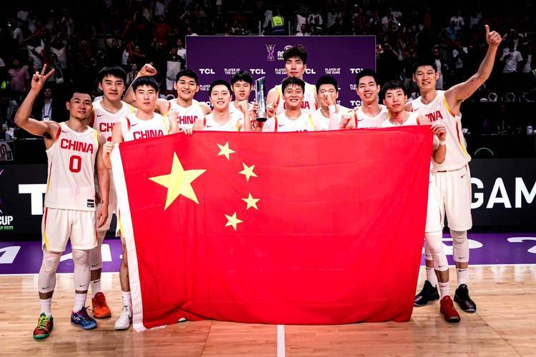 中国男篮丑闻！26岁新星脚踏多只船，细节被扒，难怪郭士强不带他