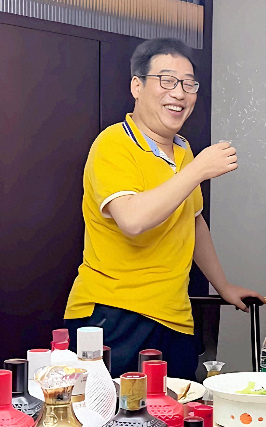 央视原主持人阿忆：一篇道听途说的博文毁了方静，他是暖心好继父 