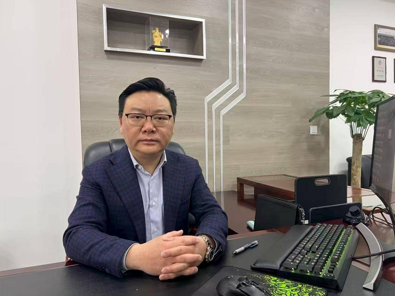 重庆富裕汽车董事长吕游荣膺\"斯贝瑞奖2024年度汽车流通行业领军人物\"