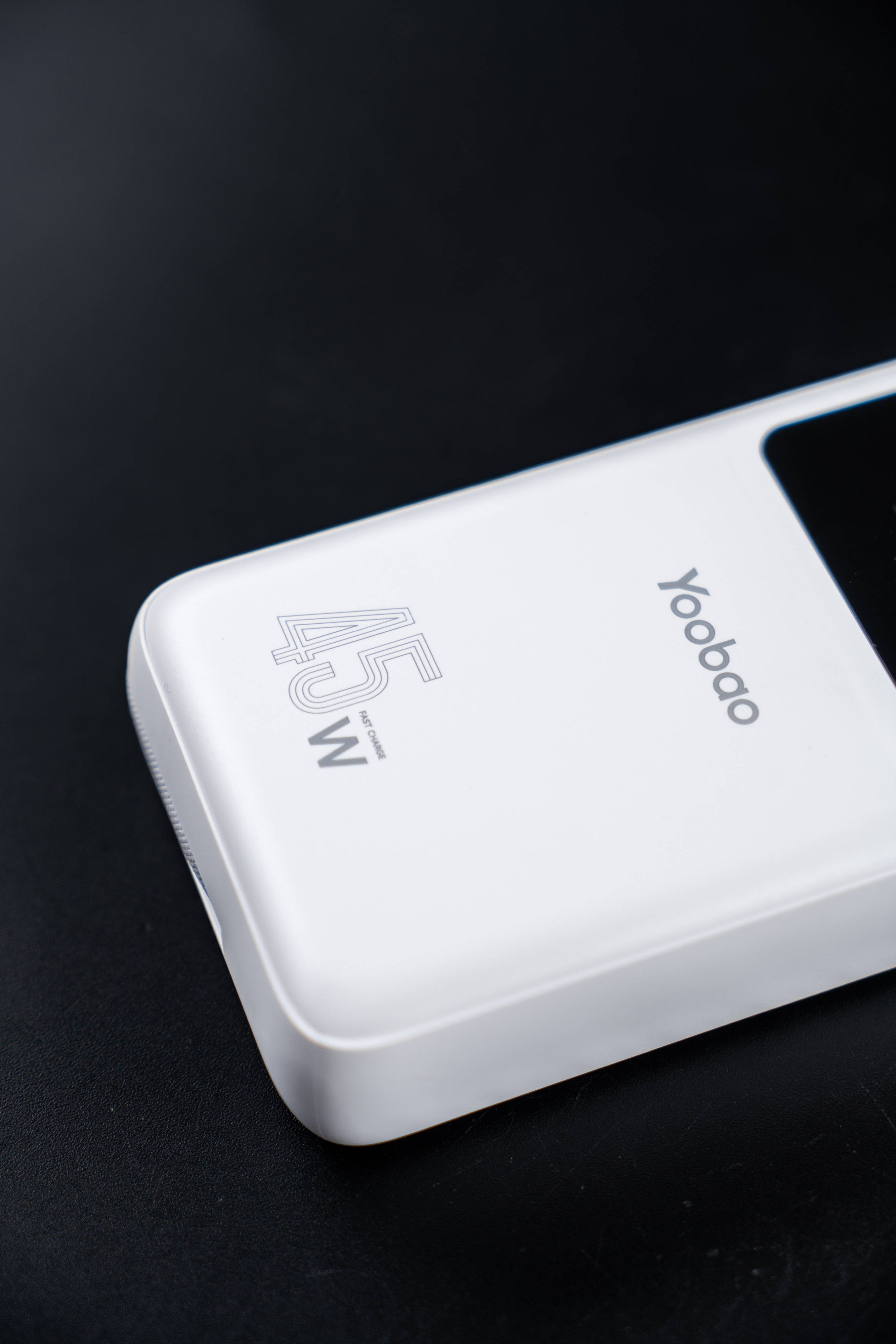 不到2.3张就能买到屏显大容量充电宝你敢信？羽博自带双线充电宝分享