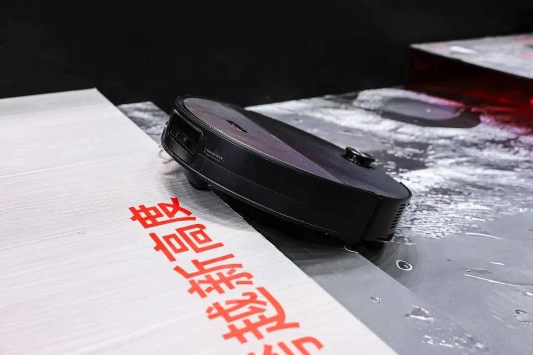 从清洁工具到生活伙伴：以AWE 2026解码石头科技的“价值共鸣”方程式-锋巢网