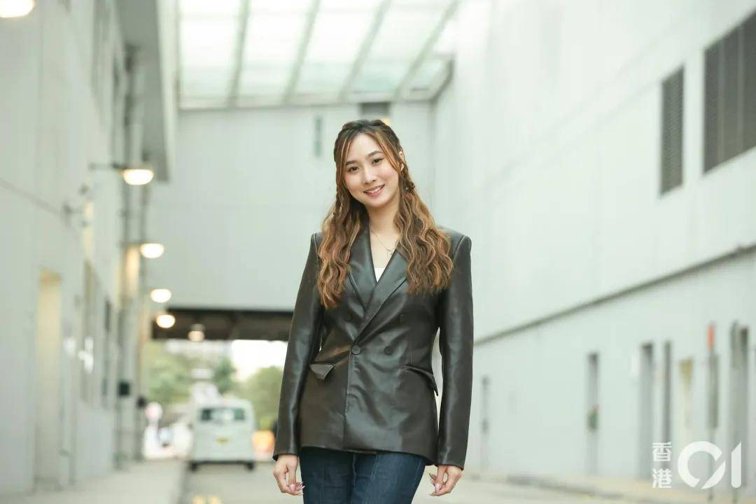 現在就讀新聞系的鍾柔美，對幕後工作充滿好奇。（葉志明 攝）