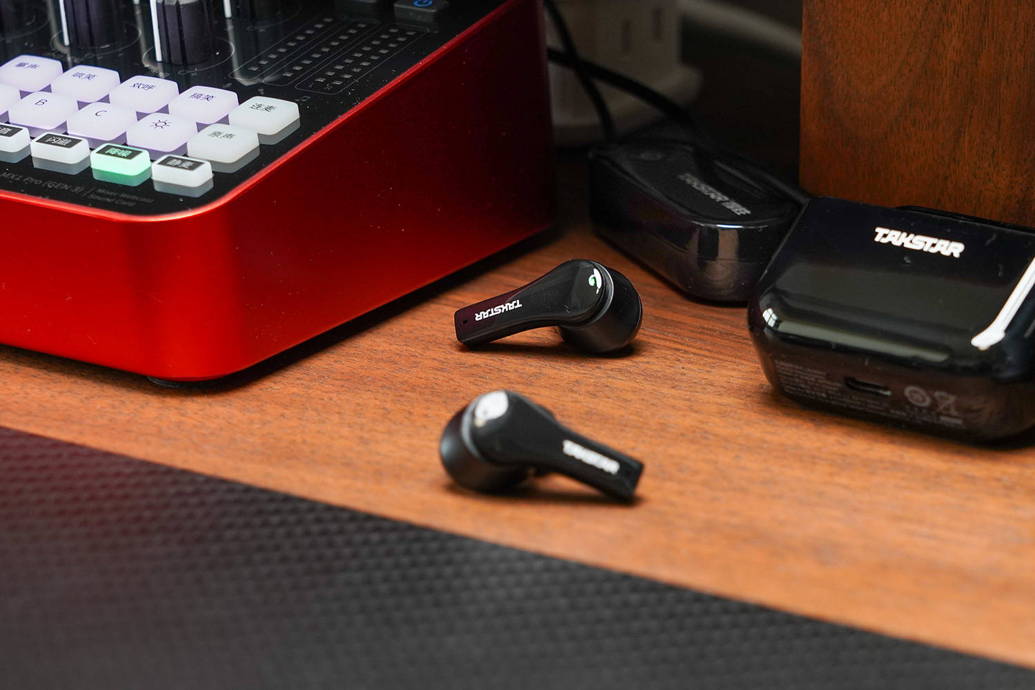 监听耳机怎么选？ 无线传输一拖多直播必备，得胜WPM-420评测分享