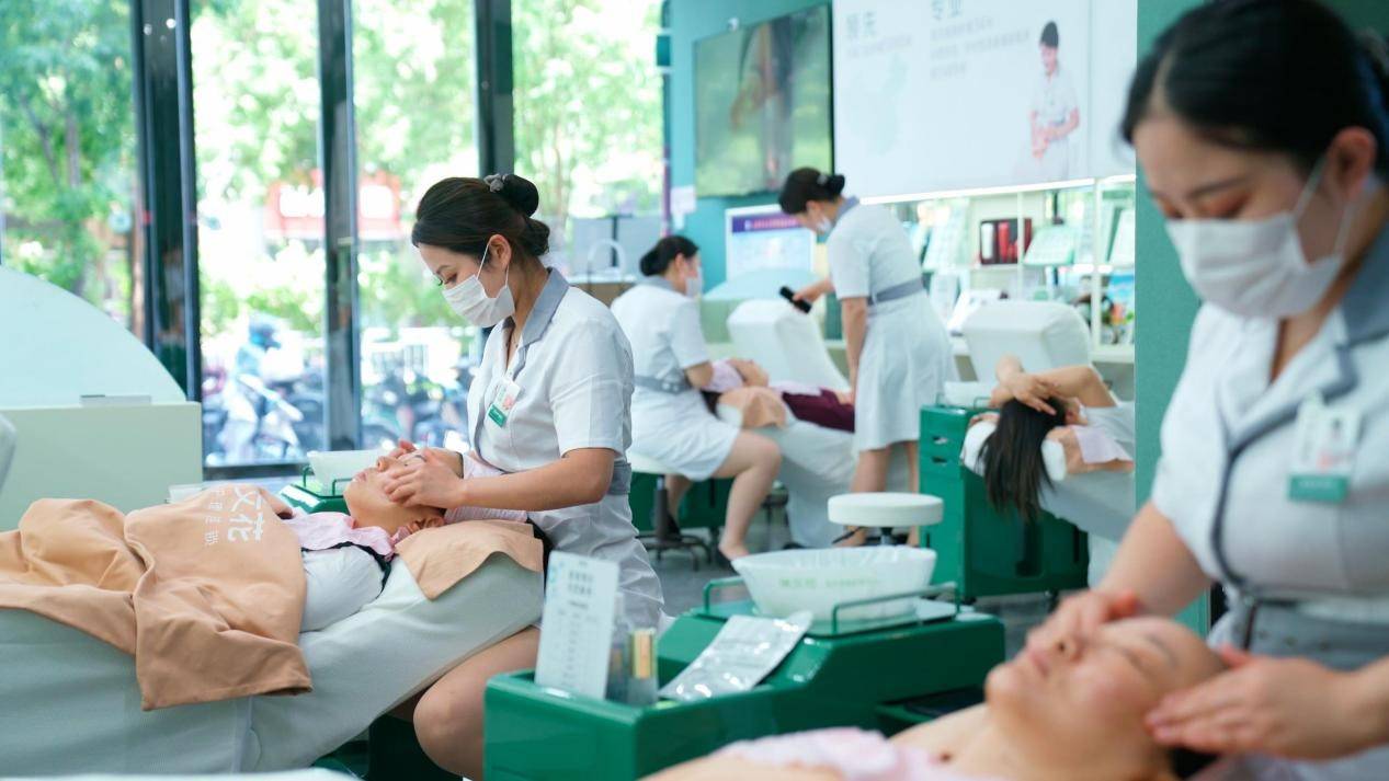 与美同行三十八载：樊文花的“长期主义”与“她时代”赋能(图4)