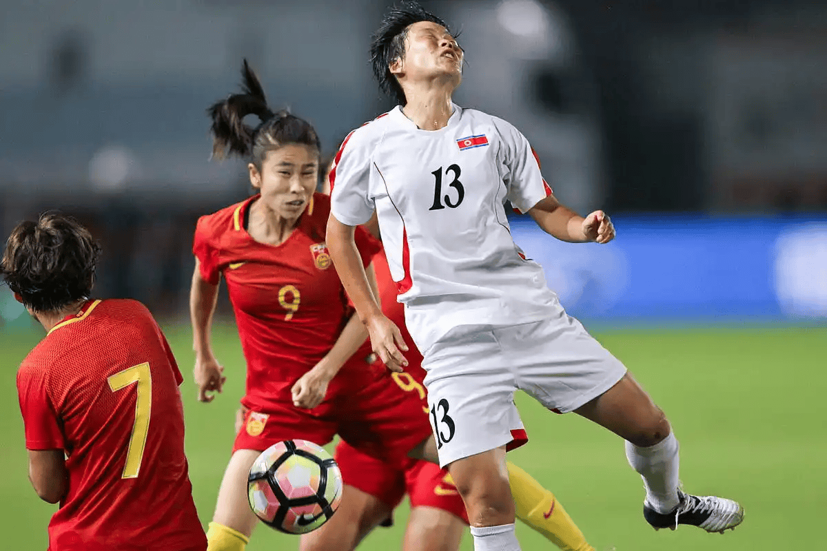 周二002女足亚洲杯生死战！中国女足客场破13年魔咒？东道主最强阵拦路