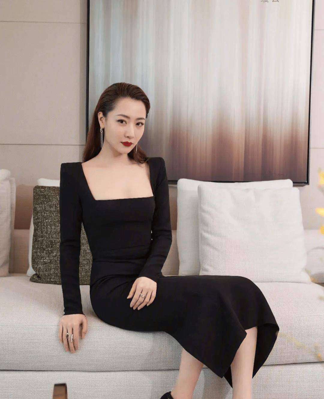 离婚5年独自带娃!39岁白冰状态惊艳,女儿颜值比妈还高