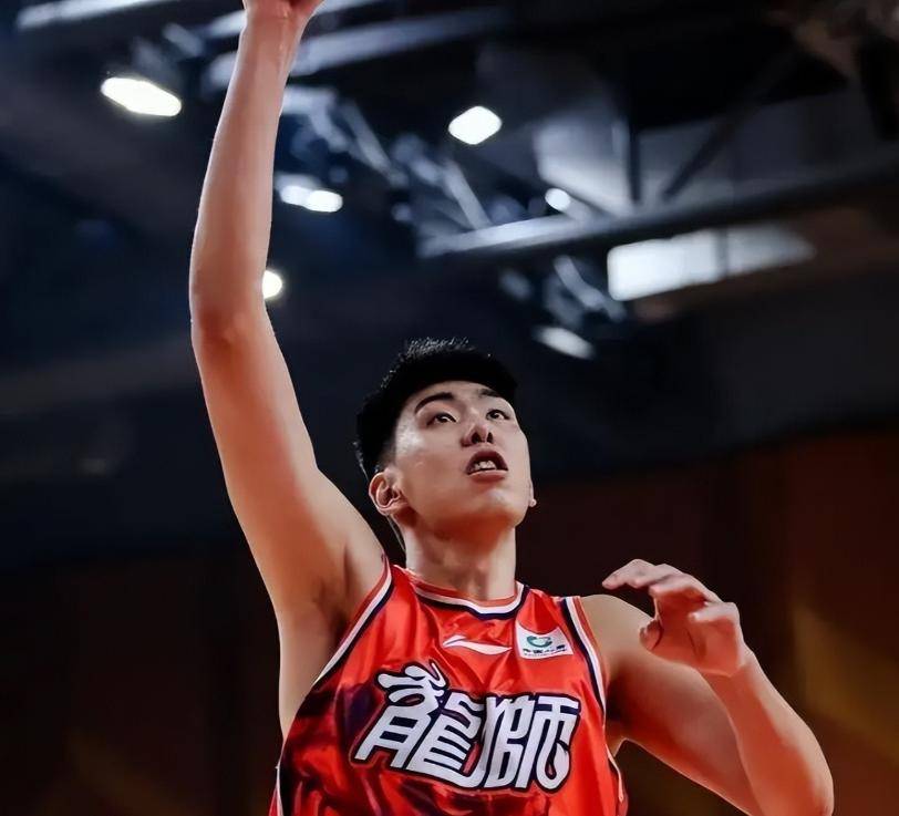 广东输球却迎转机！杜锋改变+徐昕爆发+崔永熙伤情背后藏大棋