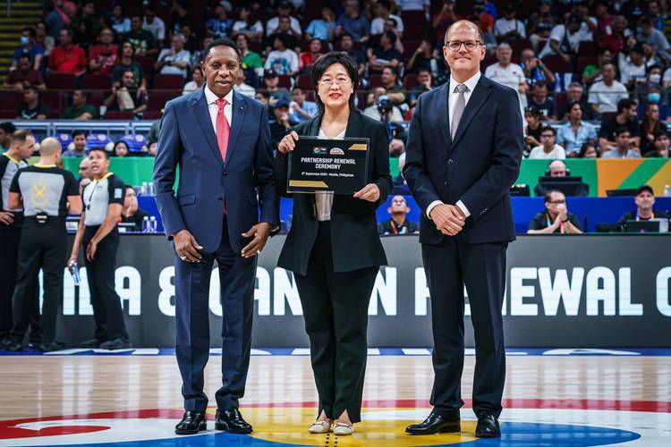 女篮世界杯中国锁定名额，日本假球风波，FIBA严查，加拿大被坑