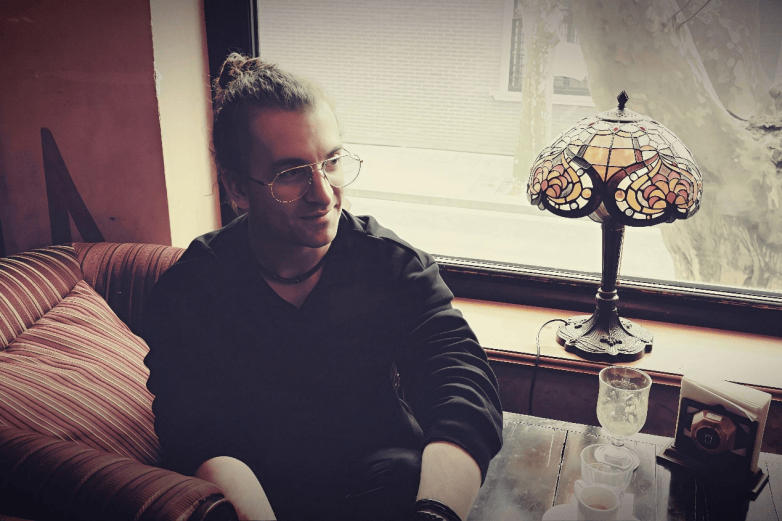 定居中国二十载意大利籍唱作人徐天佑 用中文音乐讲述“被中国选择”的人生(图1)