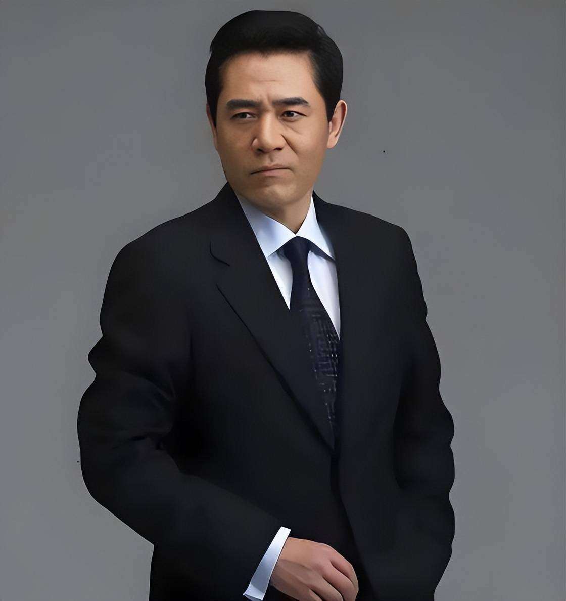 70岁陈宝国老成这样头发胡子全白像80岁43岁儿子不婚成心病