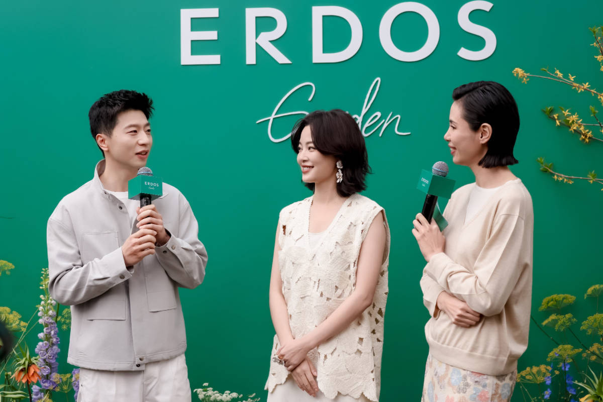 辛芷蕾白色系穿搭仙气足 马龙畅谈积极生活态度