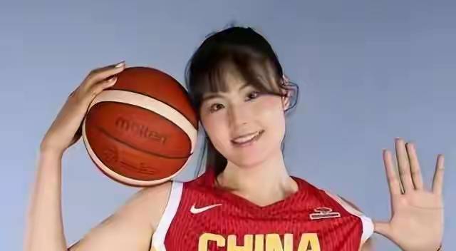 3月29日中国女篮最新消息！李梦去向已定，李月汝迎27岁生日