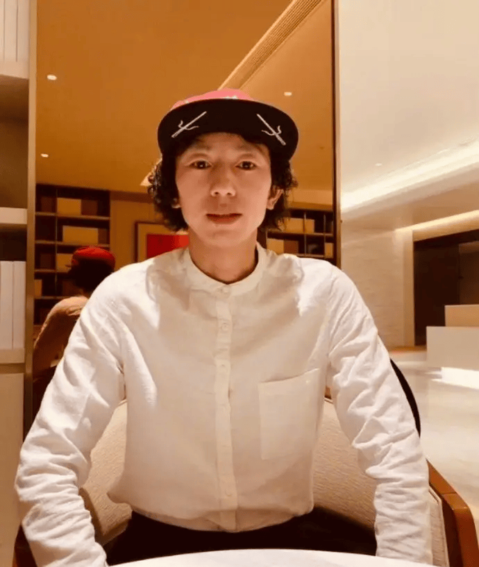 庞麦郎转发李荣浩维权博文并艾特华晨宇 曾因《我的滑板鞋》表演权起纠纷