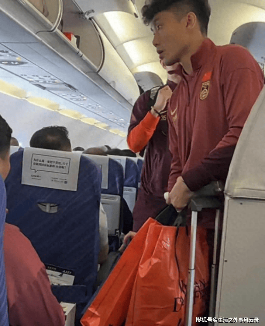 邵佳一铁腕治军！国足酒店喝咖啡，0