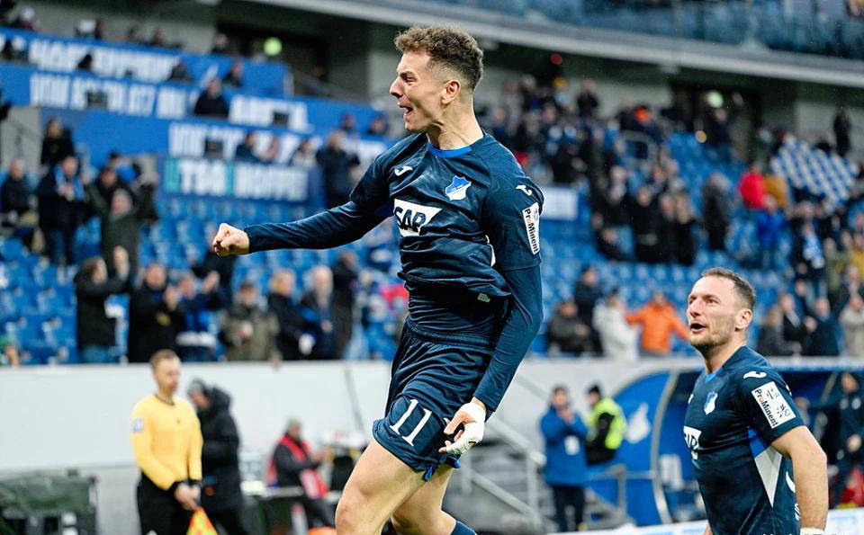 巴萨瞄准德甲1米91高中锋阿斯拉尼，头球表现成疑？真相究竟如何？