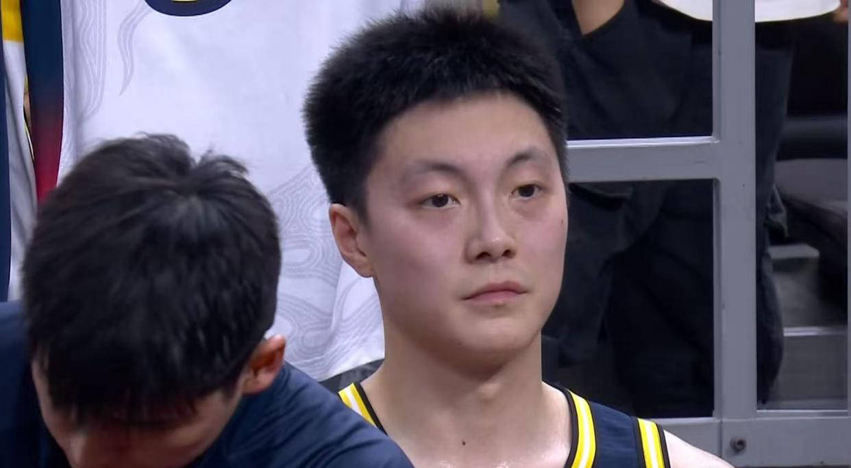 广东队新星张皓嘉突出表现，杜润旺缺席显露战术调整，杜锋帅位暂稳