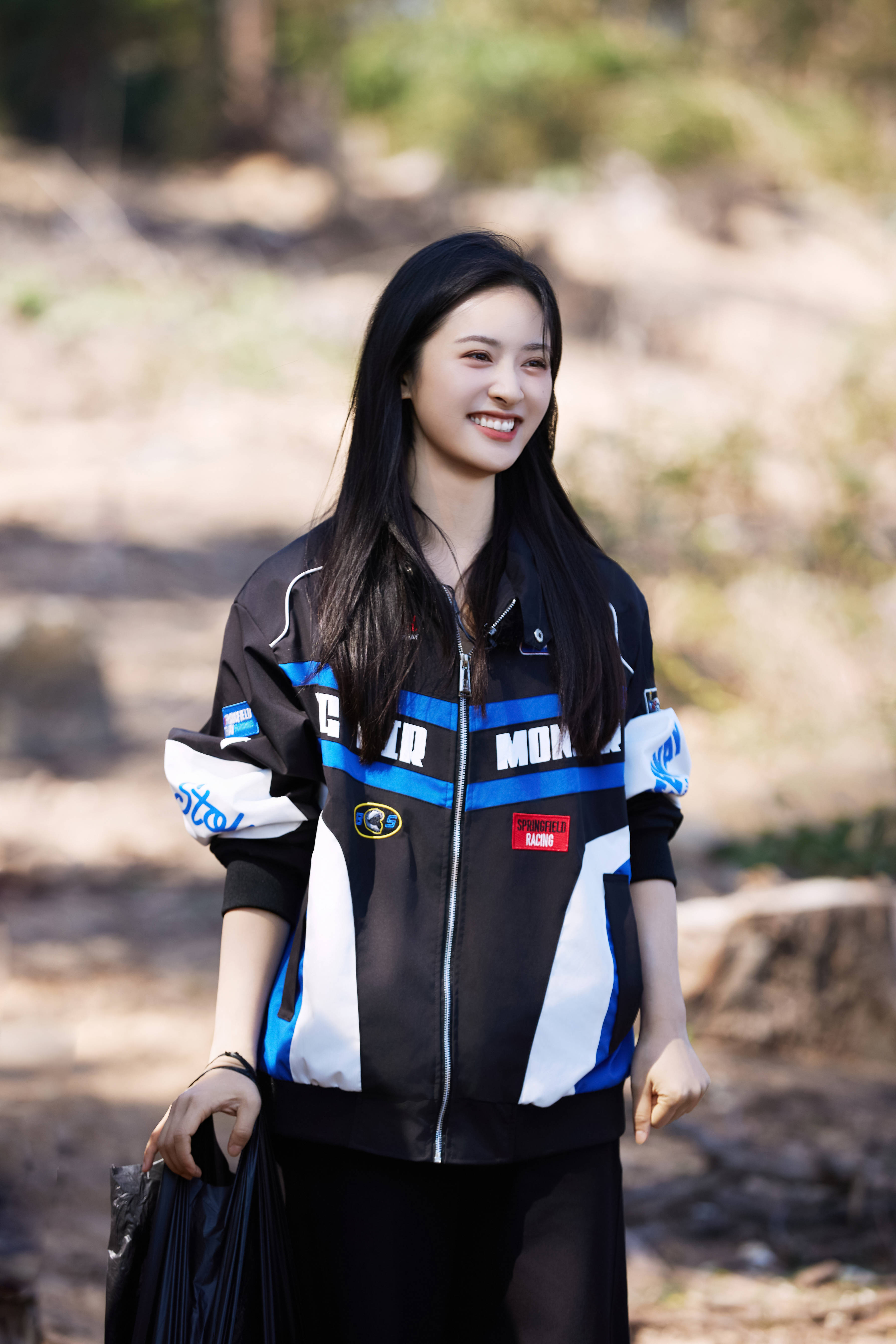 原创 王鹤棣秦岚海边泡脚，沈月哭到停不下来？《亲爱的客栈》太治愈封面图