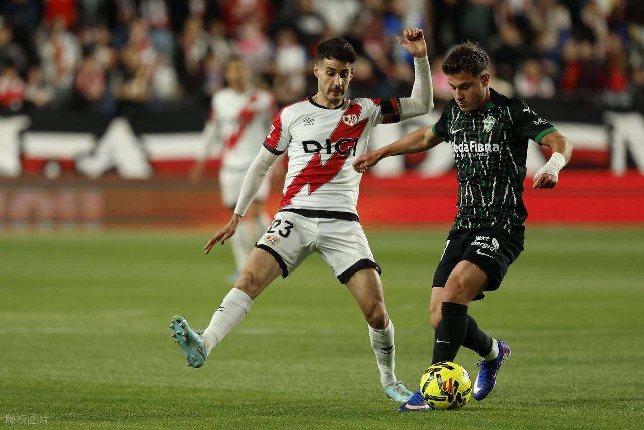 随着恩特卡一剑封喉+巴列卡诺1-0，西甲最新积分榜出炉