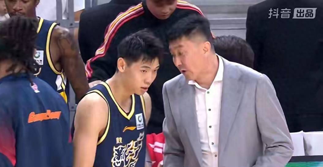 广东战胜广厦！听听各界媒体专家怎么说，杜锋吃T要交罚款了