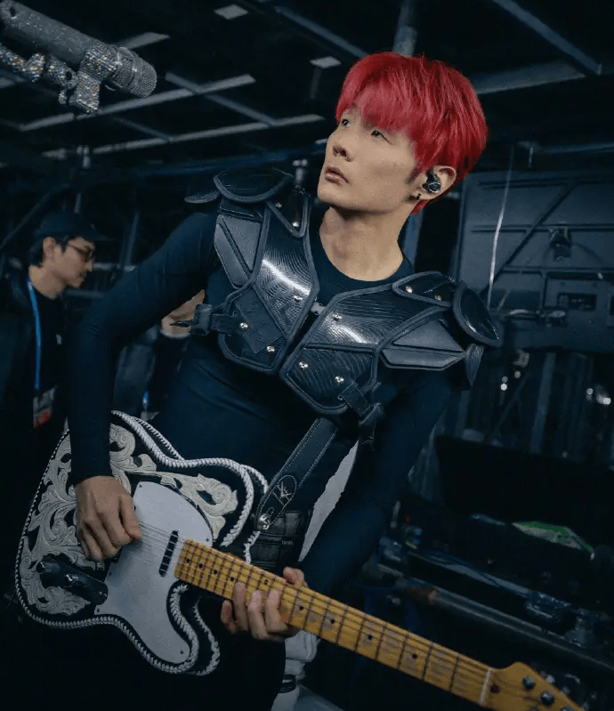 人民日报评李荣浩单依纯版权争议：侵权后道歉不应成文艺圈惯常做法