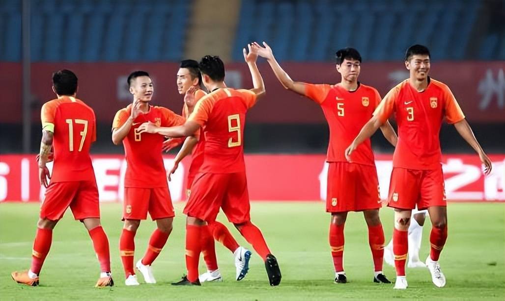 喜讯！新国足在4月6日客场跟世界杯八强劲旅激战90分钟后，直接5比5战平