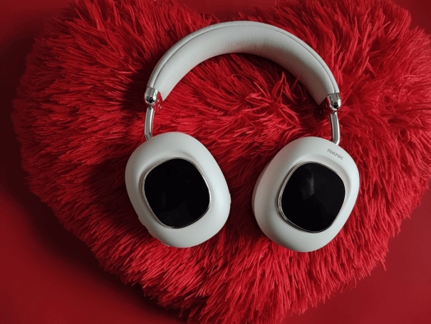 千元头戴新标杆：南卡（NANK）Show灵动屏，舒适与音质的双重革命