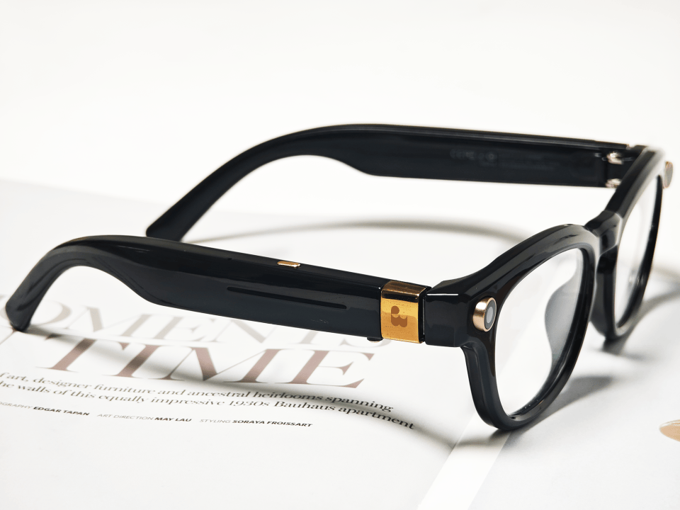 拍照、听歌、翻译、AI样样精通，千元WAGAWAGA AI眼镜初体验！